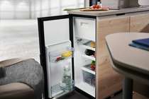 Contiene di tutto: le diverse varianti di frigorifero hanno un volume minimo di 84 l con scomparto freezer a 3 stelle.